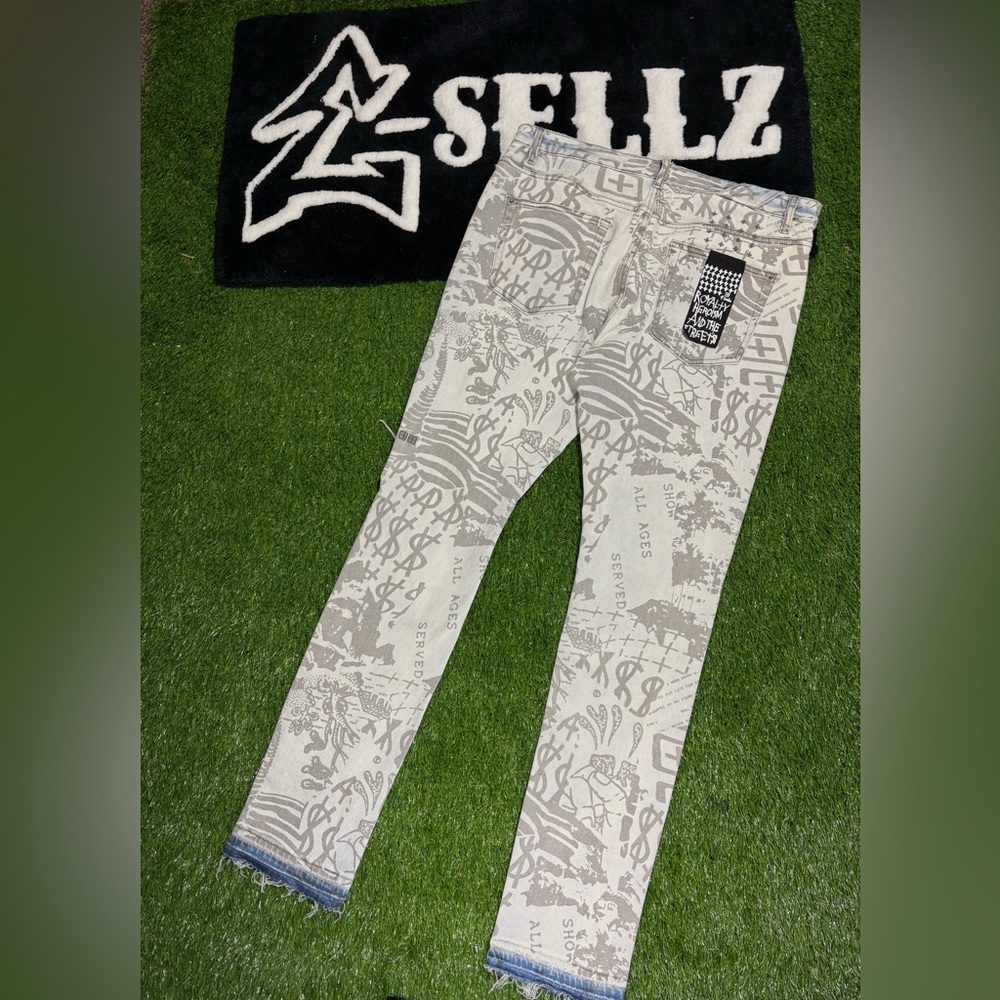 KSUBI Graphic Print Jeans in Gray and White